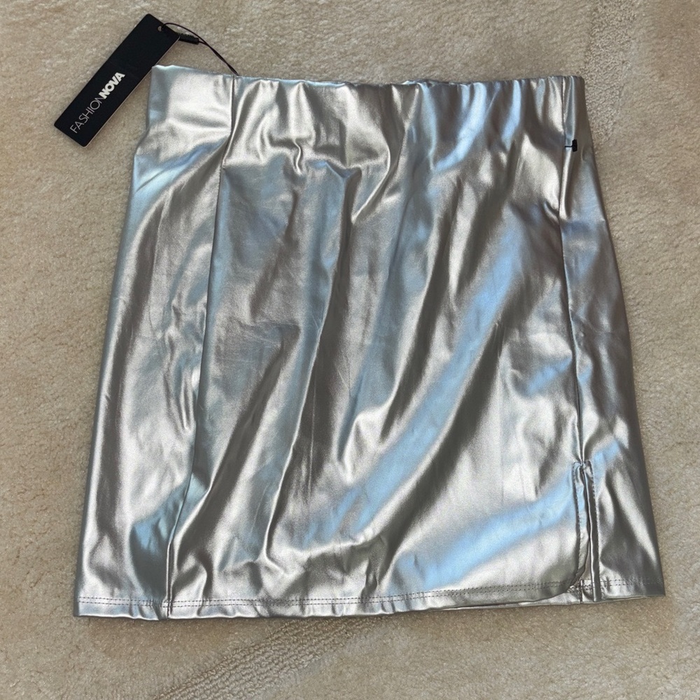 Fashion Nova Metallic Silver mini Skirt